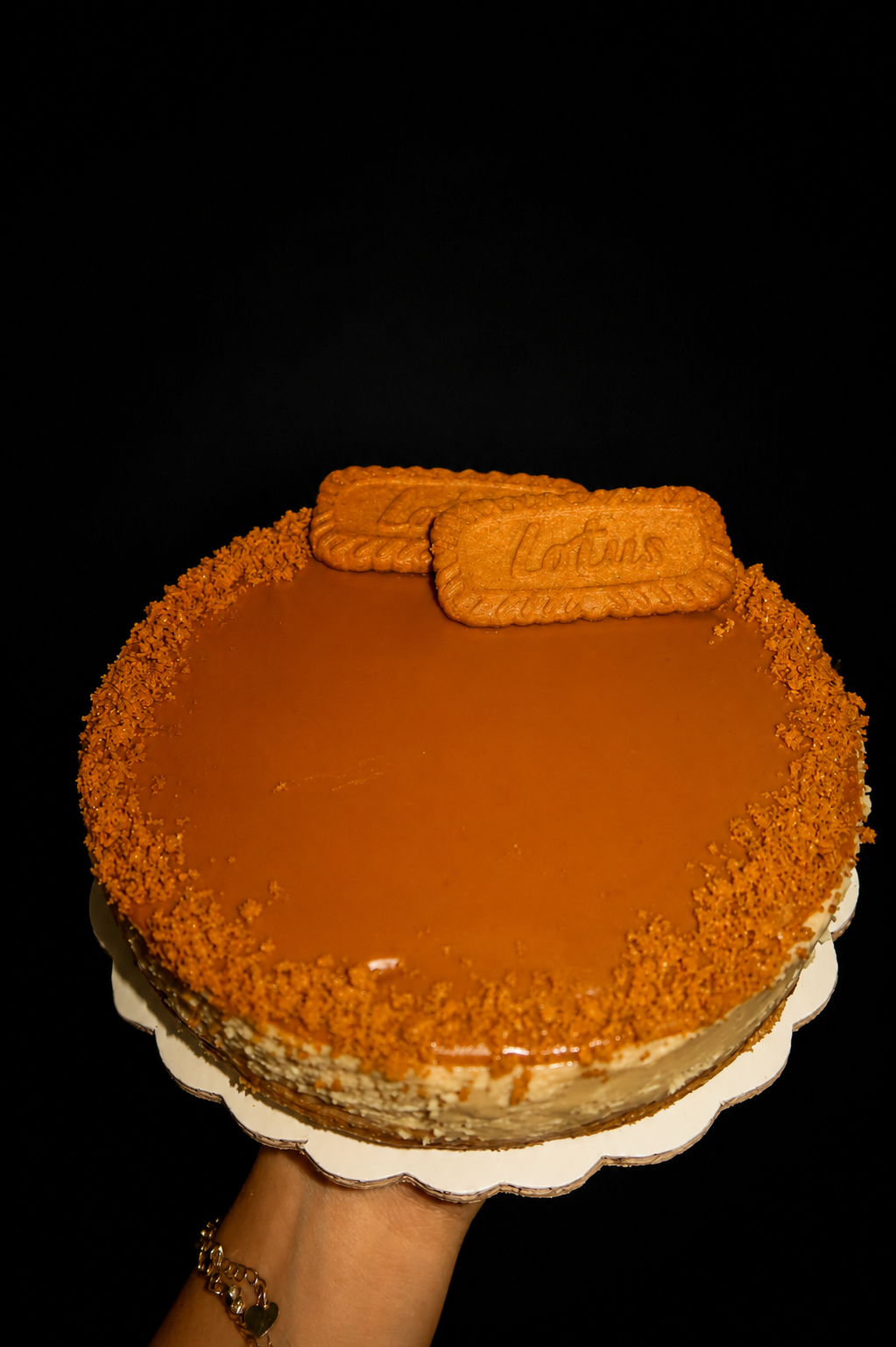 Cheesecake Biscoff de Hsu Bakes con caramelo y galletas Lotus