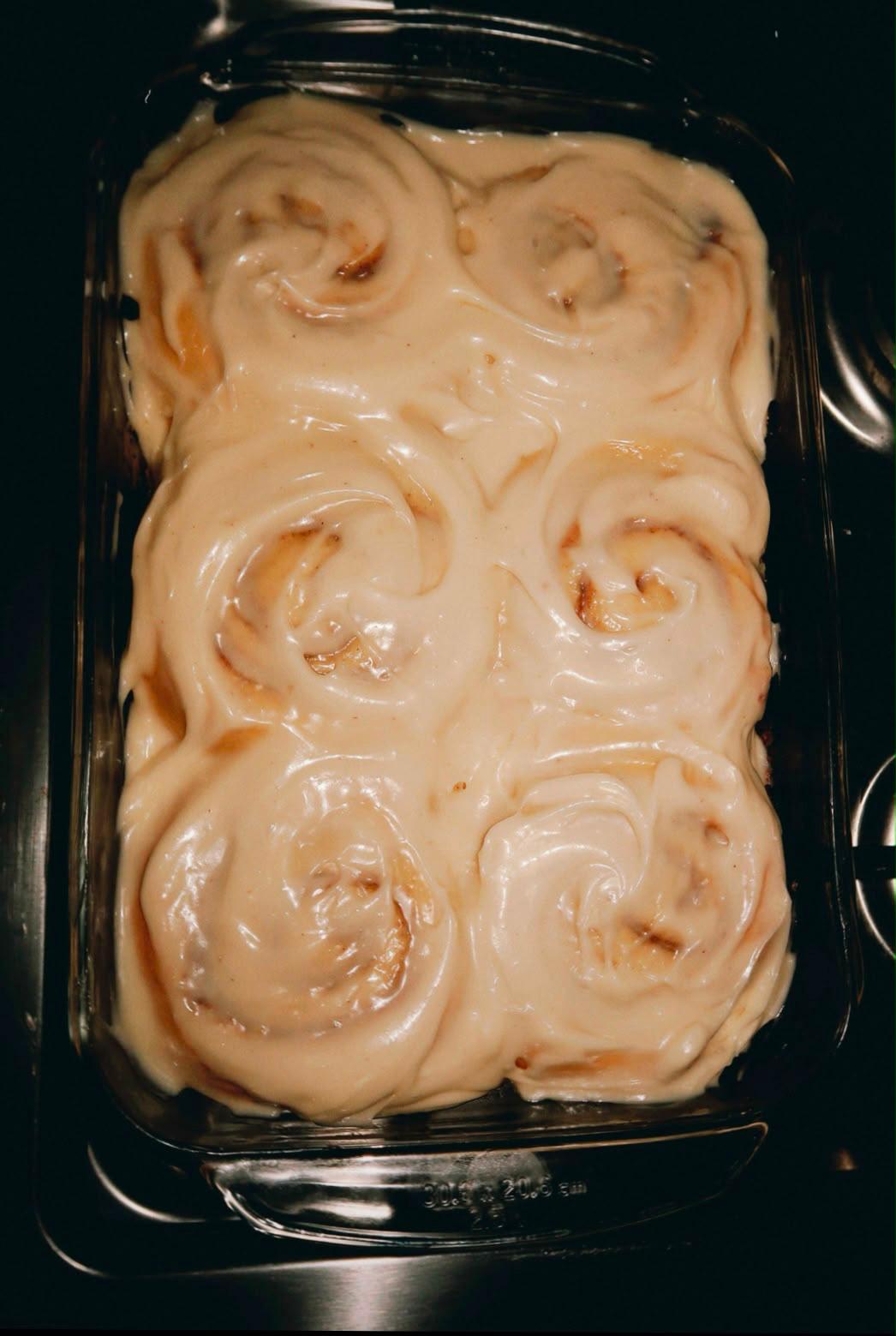 Cinnamon rolls con glaseado de queso crema